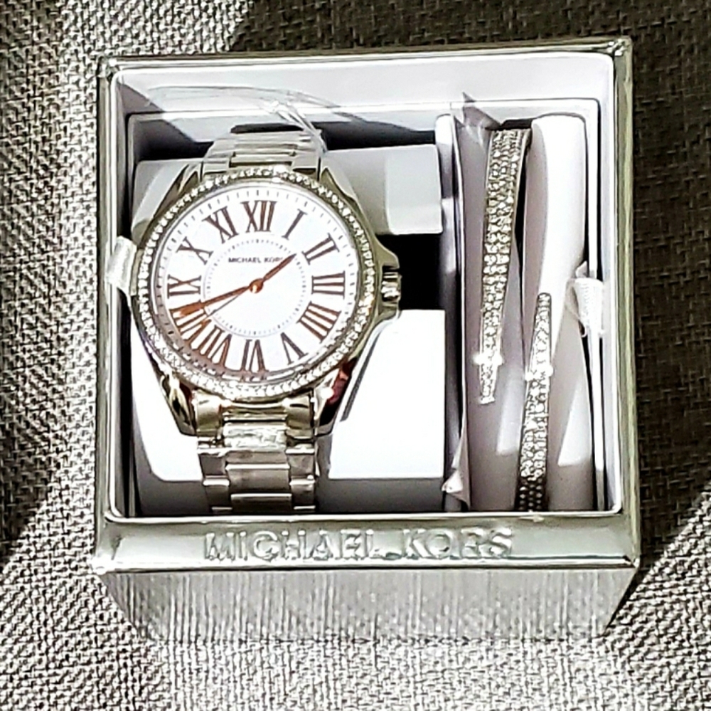 NEW Michael Kohrs watch and bracelet set